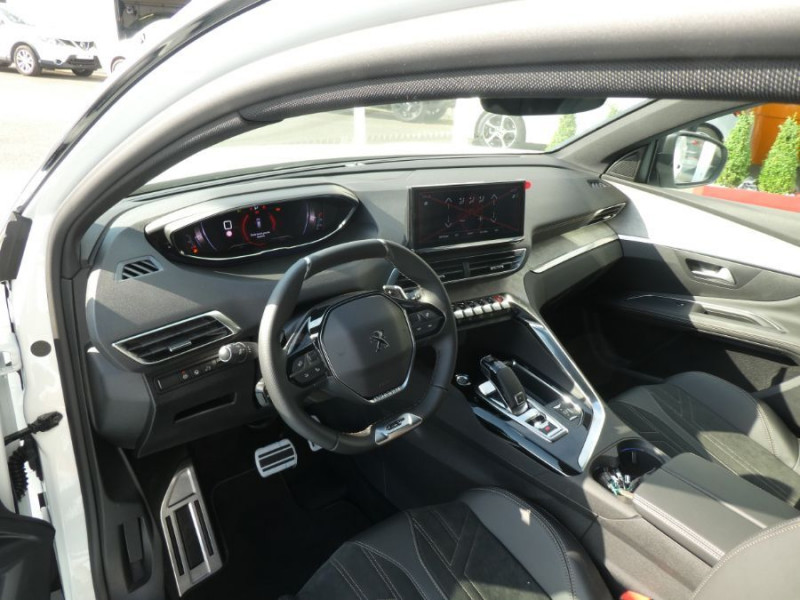 Photo 12 de l'offre de PEUGEOT 3008 II (2) 1.5 BlueHDi 130 EAT8 GT Alcantara TOE Hayon EL. 360° 1ère Main à 25450€ chez Mérignac auto