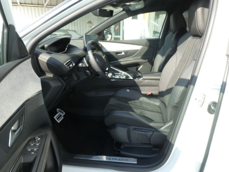 Photo 6 de l'offre de PEUGEOT 3008 II (2) 1.5 BlueHDi 130 EAT8 GT Alcantara TOE Hayon EL. 360° 1ère Main à 25450€ chez Mérignac auto
