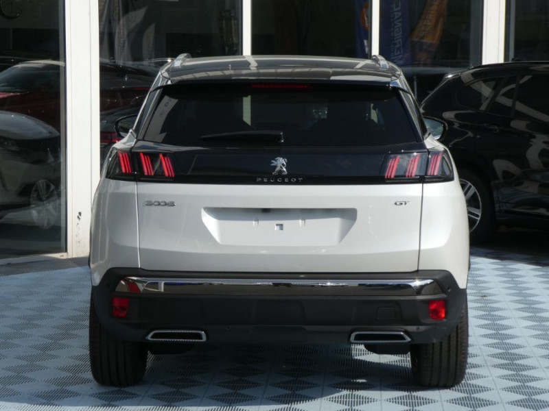 Photo 11 de l'offre de PEUGEOT 3008 II (2) 1.5 BlueHDi 130 EAT8 GT Alcantara TOE Hayon EL. 360° 1ère Main à 25450€ chez Mérignac auto