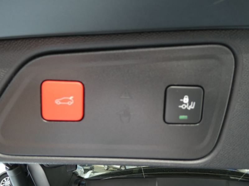 Photo 8 de l'offre de PEUGEOT 3008 II (2) 1.5 BlueHDi 130 EAT8 GT Alcantara TOE Hayon EL. 360° 1ère Main à 25450€ chez Mérignac auto