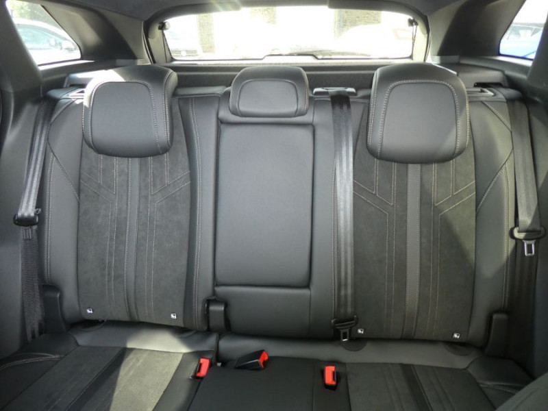Photo 14 de l'offre de PEUGEOT 3008 II (2) 1.5 BlueHDi 130 EAT8 GT Alcantara TOE Hayon EL. 360° 1ère Main à 25450€ chez Mérignac auto