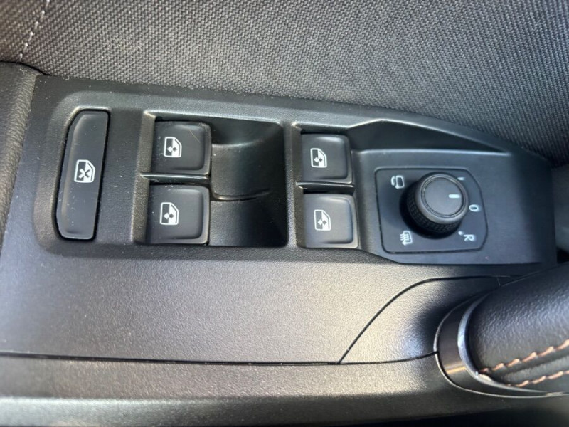 Photo 39 de l'offre de CUPRA LEON NEW IV 1.5 eTSI 150 HYBRID DSG V GPS JA18 SC Key Less Gtie 05/30 à 28950€ chez Mérignac auto