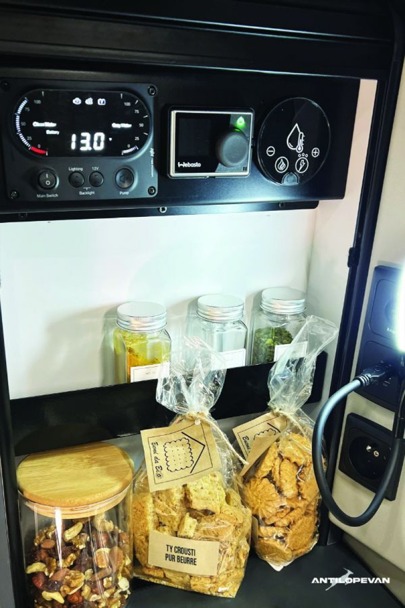 Photo 47 de l'offre de RENAULT TRAFIC VAN ANTILOPE VAN Aménagé NV FLEX 5 CONFORT 2.0 DCi 150 EAG9 L1 5PL Attel+Pte Vélo Dispo 11/26 à 64900€ chez Mérignac auto