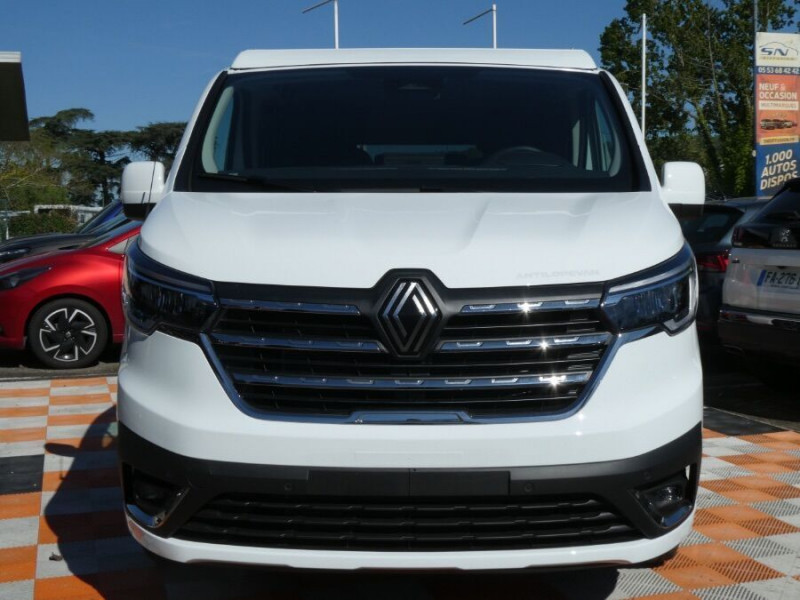 Photo 39 de l'offre de RENAULT TRAFIC VAN ANTILOPE VAN Aménagé NV FLEX 5 CONFORT 2.0 DCi 150 EAG9 L1 5PL Attel+Pte Vélo Dispo 11/26 à 64900€ chez Mérignac auto