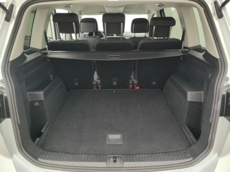 Photo 8 de l'offre de VOLKSWAGEN TOURAN III 2.0 TDI 150 DSG7 COMFORTLINE GPS JA17 CarPlay 5PL 1ère Main à 28490€ chez Mérignac auto