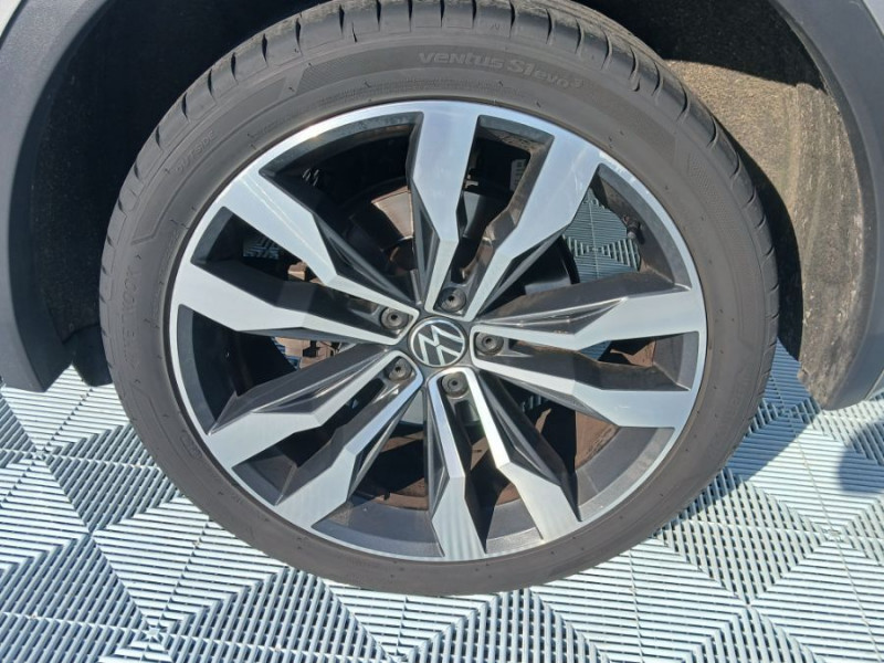 Photo 16 de l'offre de VOLKSWAGEN TIGUAN 2.0 BI-TDI 240 DSG 4Motion BLACK R LINE CUIR Attel. Full Options à 27500€ chez Mérignac auto