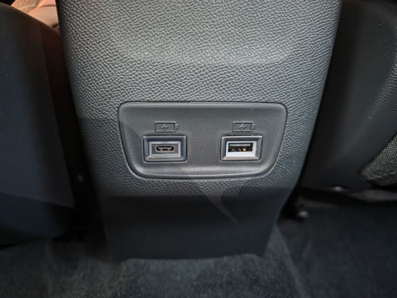 Photo 18 de l'offre de PEUGEOT 2008 II (2) 1.2 HYBRID 145 e-DCS6 ALLURE Camera à 26450€ chez Mérignac auto