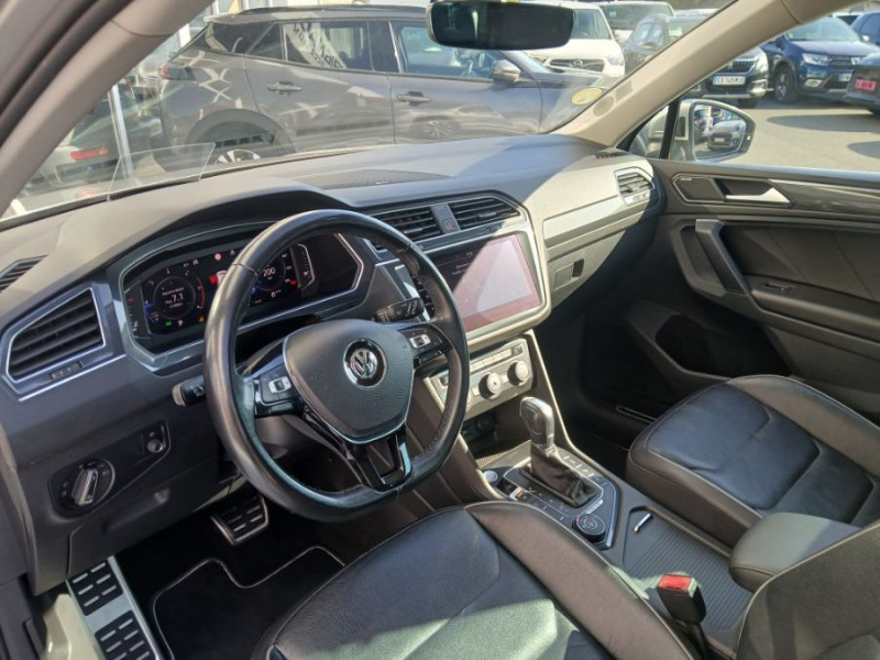 Photo 18 de l'offre de VOLKSWAGEN TIGUAN 2.0 BI-TDI 240 DSG 4Motion BLACK R LINE CUIR Attel. Full Options à 27500€ chez Mérignac auto