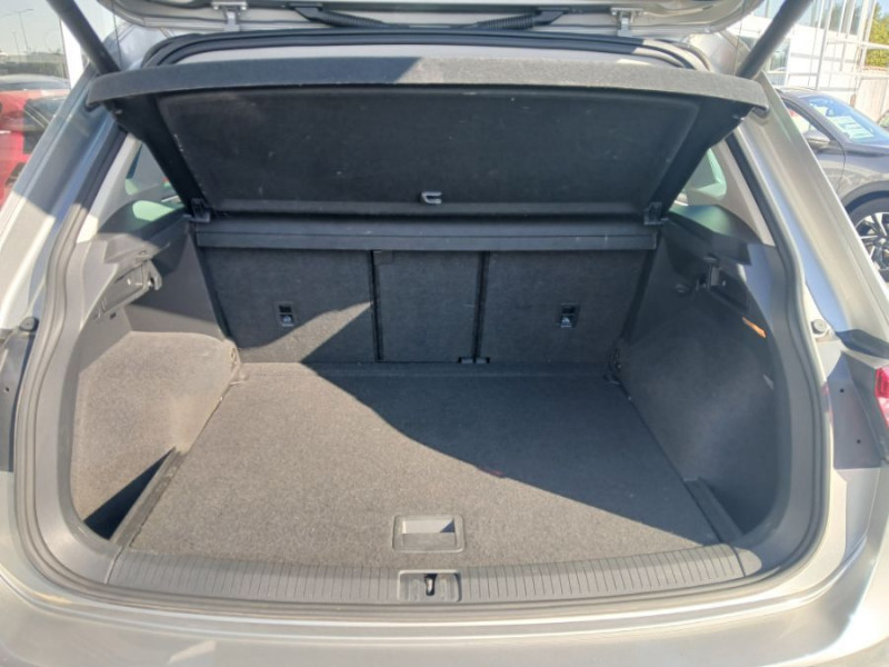Photo 14 de l'offre de VOLKSWAGEN TIGUAN 2.0 BI-TDI 240 DSG 4Motion BLACK R LINE CUIR Attel. Full Options à 27500€ chez Mérignac auto