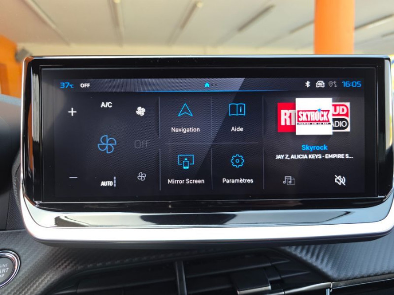 Photo 29 de l'offre de PEUGEOT 2008 II (2) 1.2 HYBRID 145 e-DCS6 ALLURE Camera à 26450€ chez Mérignac auto