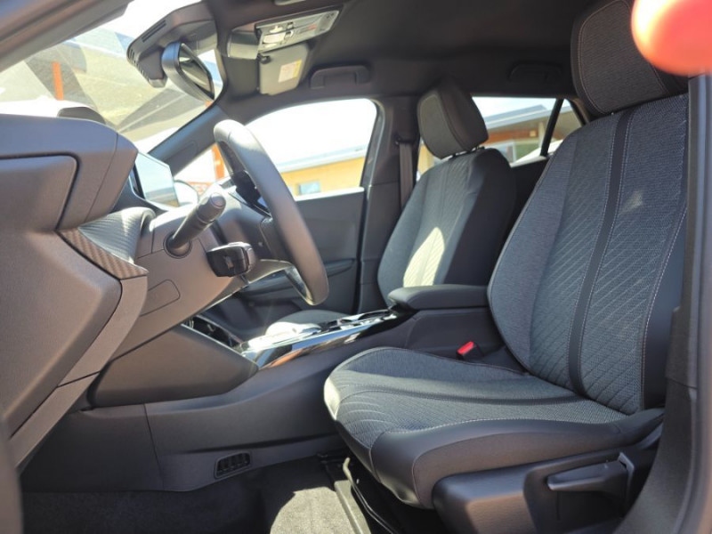 Photo 16 de l'offre de PEUGEOT 2008 II (2) 1.2 HYBRID 145 e-DCS6 ALLURE Camera à 26450€ chez Mérignac auto