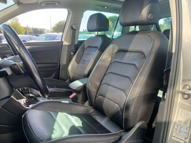 Photo 5 de l'offre de VOLKSWAGEN TIGUAN 2.0 BI-TDI 240 DSG 4Motion BLACK R LINE CUIR Attel. Full Options à 27500€ chez Mérignac auto
