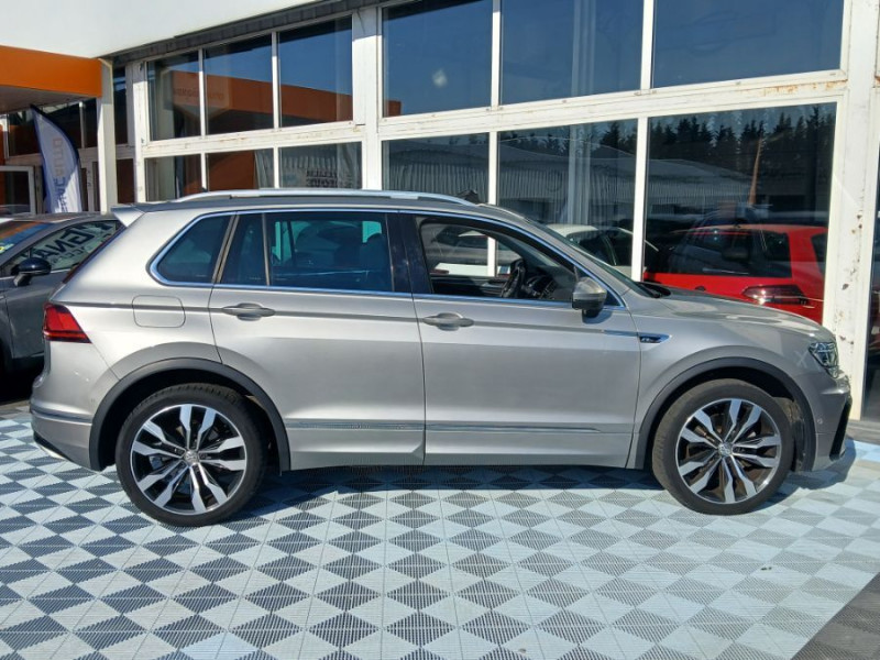 Photo 12 de l'offre de VOLKSWAGEN TIGUAN 2.0 BI-TDI 240 DSG 4Motion BLACK R LINE CUIR Attel. Full Options à 27500€ chez Mérignac auto