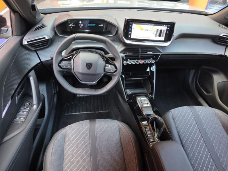 Photo 3 de l'offre de PEUGEOT 2008 II (2) 1.2 HYBRID 145 e-DCS6 ALLURE Camera à 26450€ chez Mérignac auto