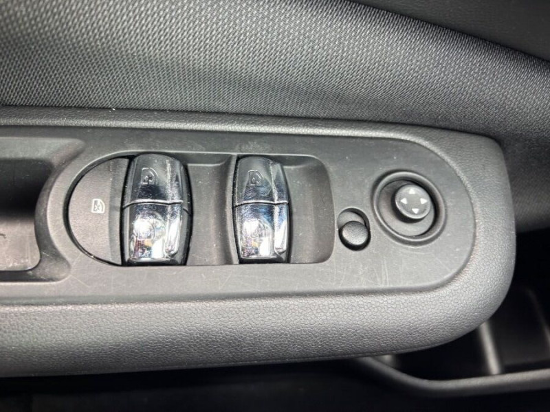 Photo 16 de l'offre de MINI CLUBMAN III ONE D 116 BVA Nv GPS LED CarPlay Clim Auto 1ère Main à 21950€ chez Mérignac auto