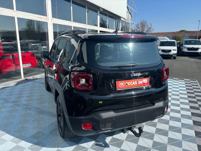 Photo 11 de l'offre de JEEP RENEGADE 1.5 e-HYBRID 130 BVM6 MHEV SUMMIT JA18 Caméra Attel. à 21450€ chez Mérignac auto