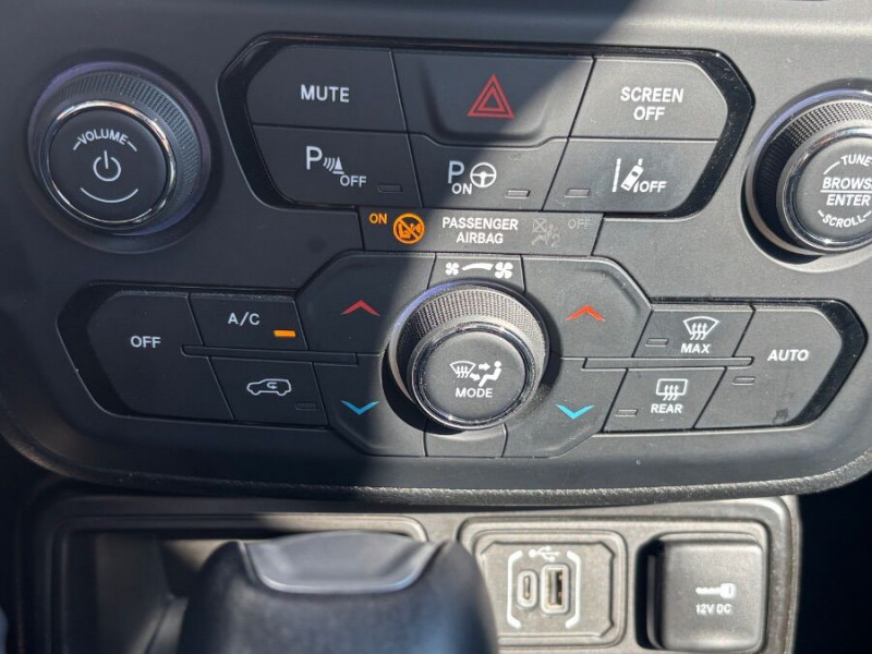 Photo 22 de l'offre de JEEP RENEGADE 1.5 e-HYBRID 130 BVM6 MHEV SUMMIT JA18 Caméra Attel. à 21450€ chez Mérignac auto