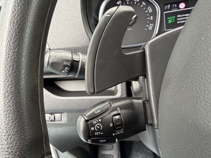 Photo 22 de l'offre de PEUGEOT EXPERT FOURGON 2.0 BlueHDi 145 EAT8 ASPHALT GPS Attel. 1ère Main 22750.H.T à 22750€ chez Mérignac auto
