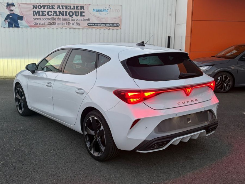 Photo 2 de l'offre de CUPRA LEON NEW IV 1.5 eTSI 150 HYBRID DSG V GPS JA18 Key Less Gtie 05/30 à 29450€ chez Mérignac auto