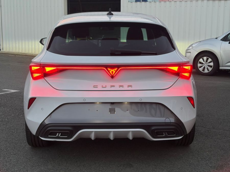 Photo 10 de l'offre de CUPRA LEON NEW IV 1.5 eTSI 150 HYBRID DSG V GPS JA18 Key Less Gtie 05/30 à 29450€ chez Mérignac auto