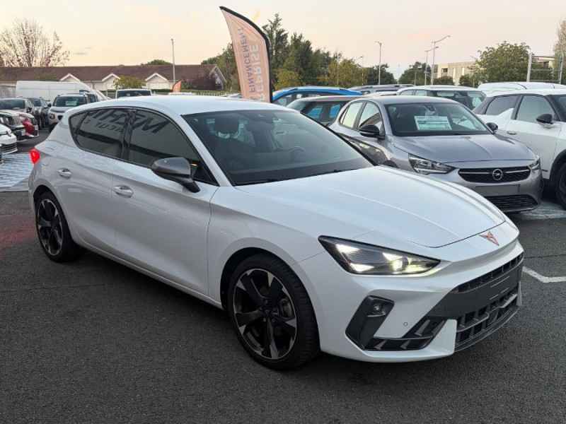 Photo 3 de l'offre de CUPRA LEON NEW IV 1.5 eTSI 150 HYBRID DSG V GPS JA18 Key Less Gtie 05/30 à 29450€ chez Mérignac auto