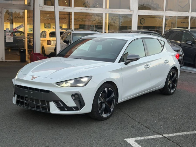 Photo 1 de l'offre de CUPRA LEON NEW IV 1.5 eTSI 150 HYBRID DSG V GPS JA18 Key Less Gtie 05/30 à 29450€ chez Mérignac auto