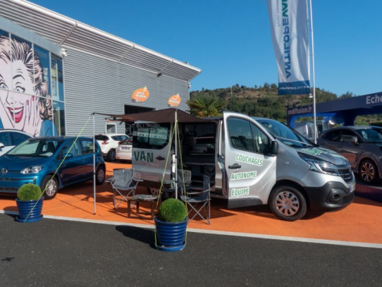 Acheter RENAULT TRAFIC FOURGON L1H1 2.0 dCi 145 EDC ANTILOPE VAN FLEX 3 Attel chez SN Diffusion
