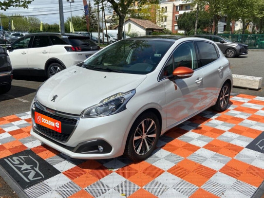 Acheter PEUGEOT 208 1.2 PURETECH 110 ROLLAND GARROS TOIT PANO chez SN Diffusion
