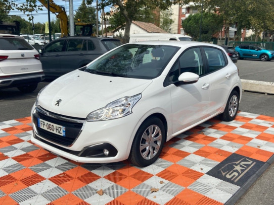 Acheter PEUGEOT 208 Affaire BlueHDi 100 PREMIUM PACK GPS 2PL 8800 € HT chez SN Diffusion