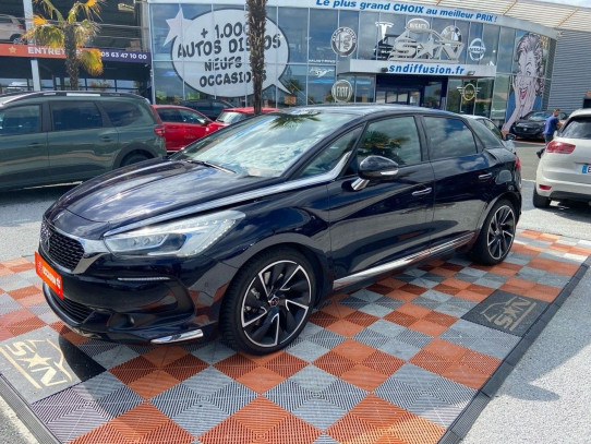 Acheter CITROEN DS5 HYBRID 4X4 SPORT CHIC ETG6 200CV chez SN Diffusion