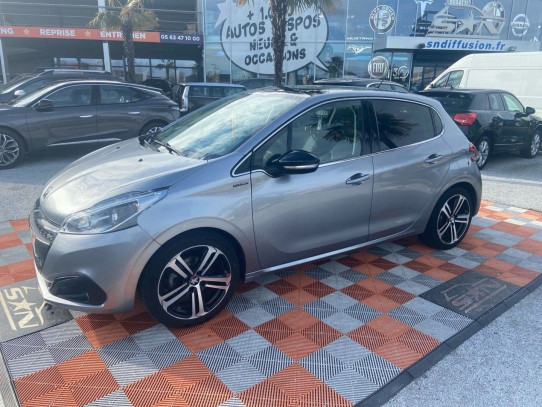 Acheter PEUGEOT 208 1.2 PURETECH 110 GT LINE TOIT PANO chez SN Diffusion