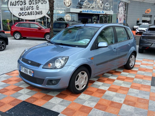 Acheter FORD Fiesta 1.6 100 GHIA chez SN Diffusion
