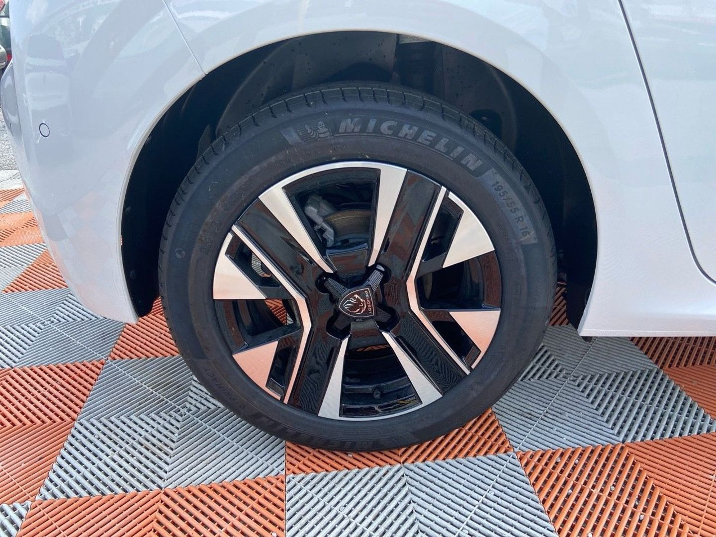 PEUGEOT 208 en vente à Albi chez votre mandataire automobile