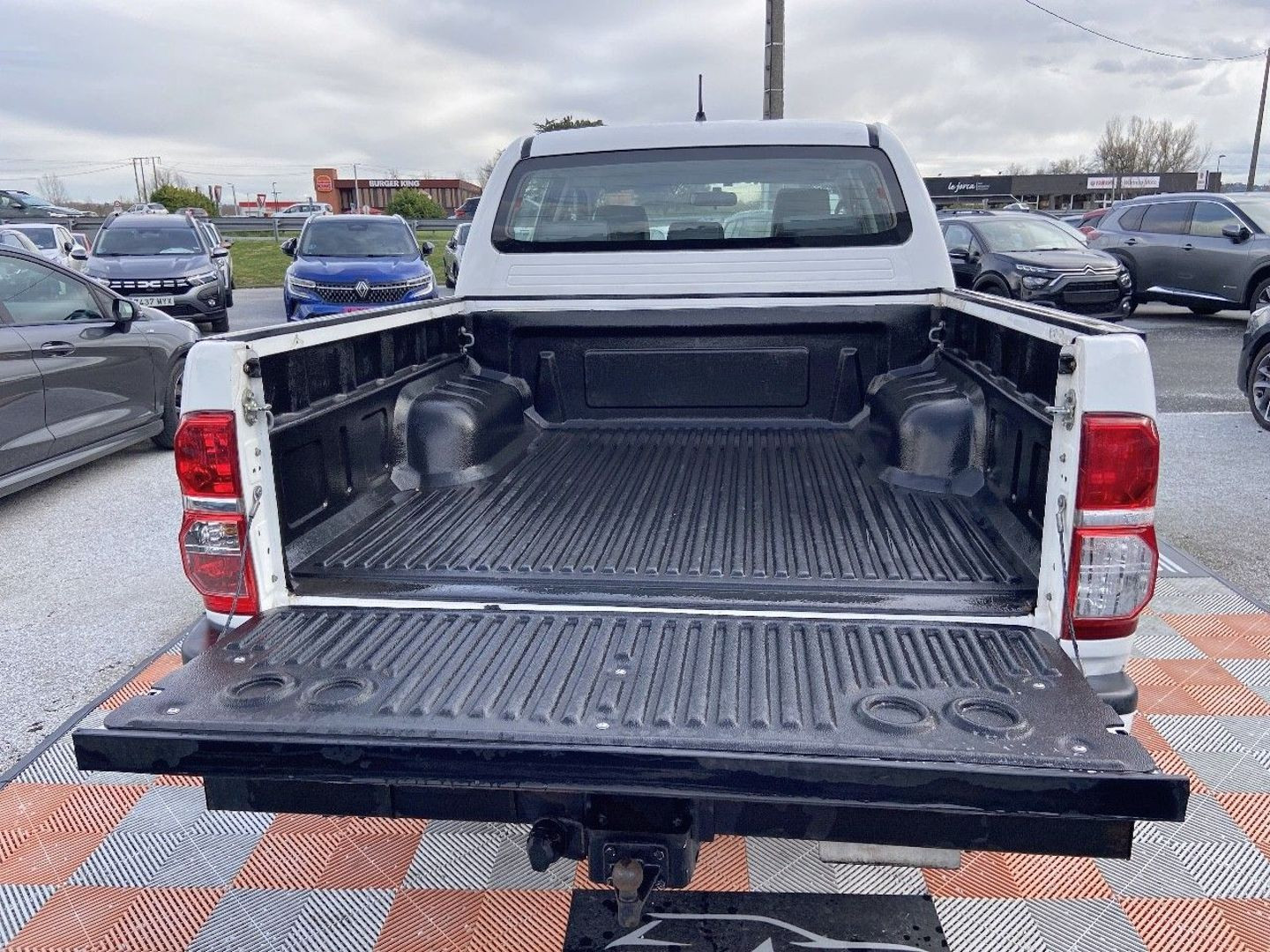 TOYOTA HILUX DOUBLE CABINE en vente à Albi chez votre mandataire automobile
