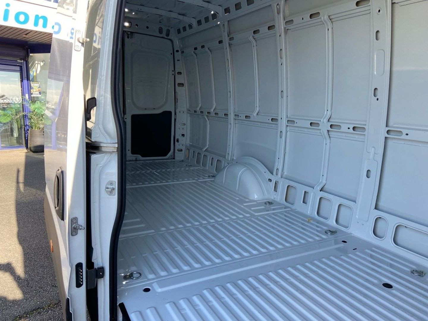 IVECO DAILY 35S FOURGON en vente à Albi chez votre mandataire automobile