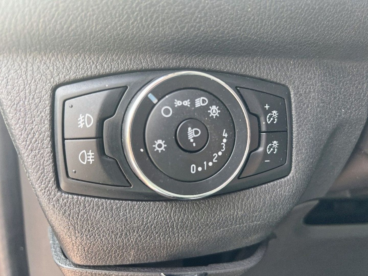 FORD Tourneo Courier en vente à Albi chez votre mandataire automobile