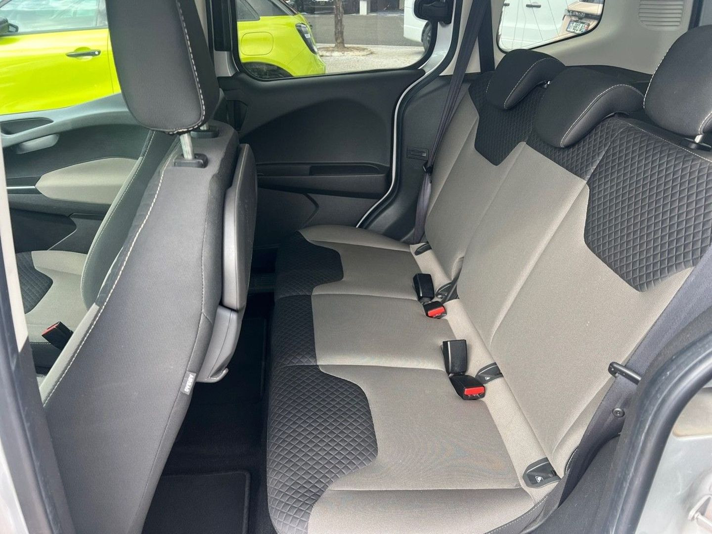 FORD Tourneo Courier en vente à Albi chez votre mandataire automobile