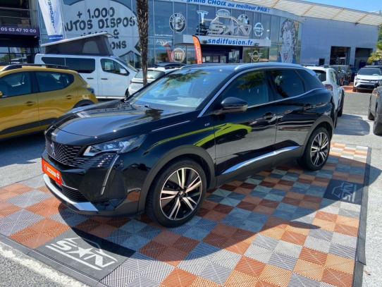 Acheter PEUGEOT 3008 1.5 BLUEHDI 130 EAT8 GT ALCANTARA HAYON SC FOCAL JA 19 1 ère main chez SN Diffusion
