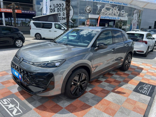 Acheter VOLKSWAGEN T-Roc NEW 1.5 eTSI Hybrid 150 DSG7 R-LINE Pack Black JA 19" Pack Easy Open IQ Lights chez SN Diffusion