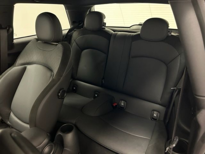 Photo 8 de l'offre de MINI MINI JOHN COOPER WORKS 231CH BVA8 + JA18 + CAM + CUIR à 34490€ chez e-Vago