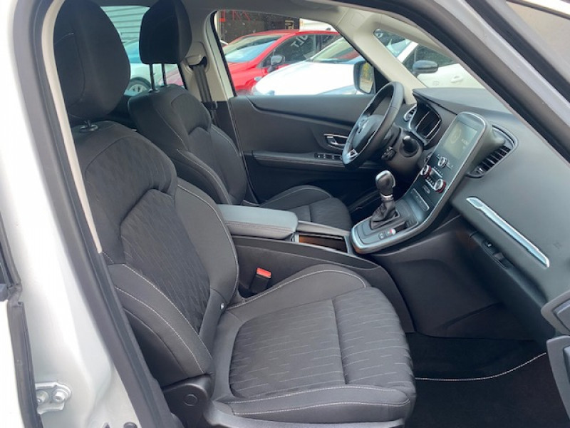 Photo 4 de l'offre de RENAULT Scenic 4 1.3 TCe 140ch energy Limited EDC à 17990€ chez AA automobiles