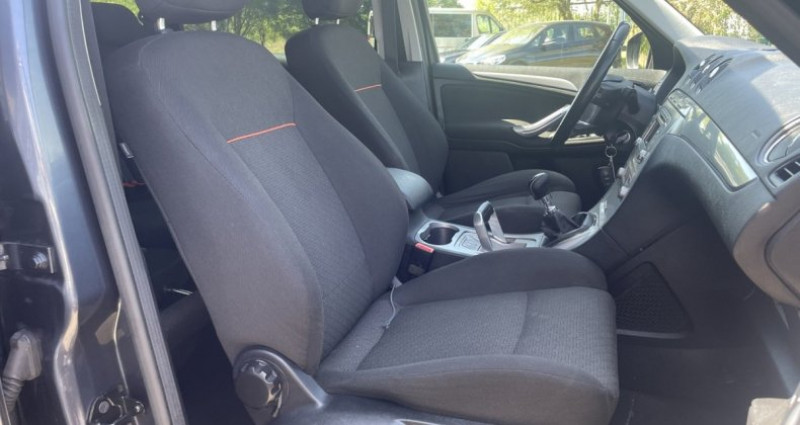 Photo 6 de l'offre de FORD modele 2.0 TDCI 140CH DPF TREND 7 PLACES à 8690€ chez AA automobiles