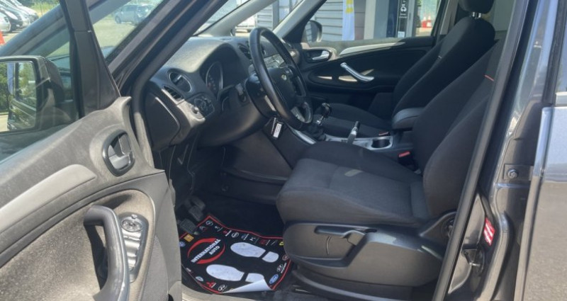 Photo 3 de l'offre de FORD modele 2.0 TDCI 140CH DPF TREND 7 PLACES à 8690€ chez AA automobiles