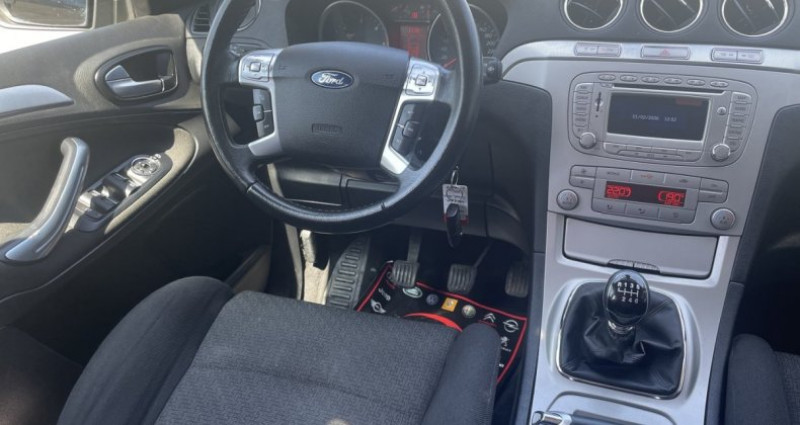 Photo 5 de l'offre de FORD modele 2.0 TDCI 140CH DPF TREND 7 PLACES à 8690€ chez AA automobiles