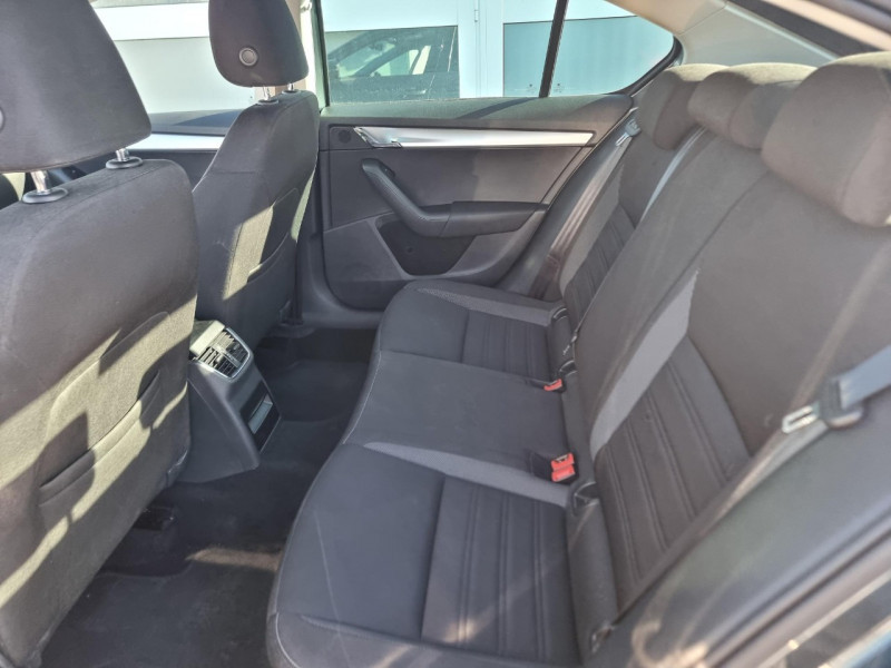 Photo 6 de l'offre de SKODA OCTAVIA 2.0 TDI 150CH CR FAP BUSINESS à 15490€ chez Sevestre Automobiles