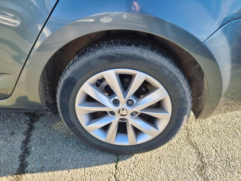 Photo 14 de l'offre de SKODA OCTAVIA 2.0 TDI 150CH CR FAP BUSINESS à 15490€ chez Sevestre Automobiles