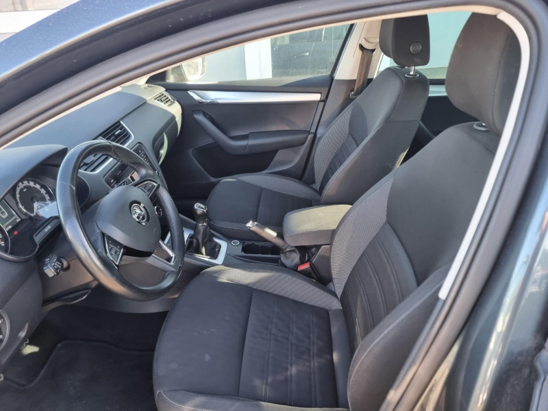 Photo 5 de l'offre de SKODA OCTAVIA 2.0 TDI 150CH CR FAP BUSINESS à 15490€ chez Sevestre Automobiles