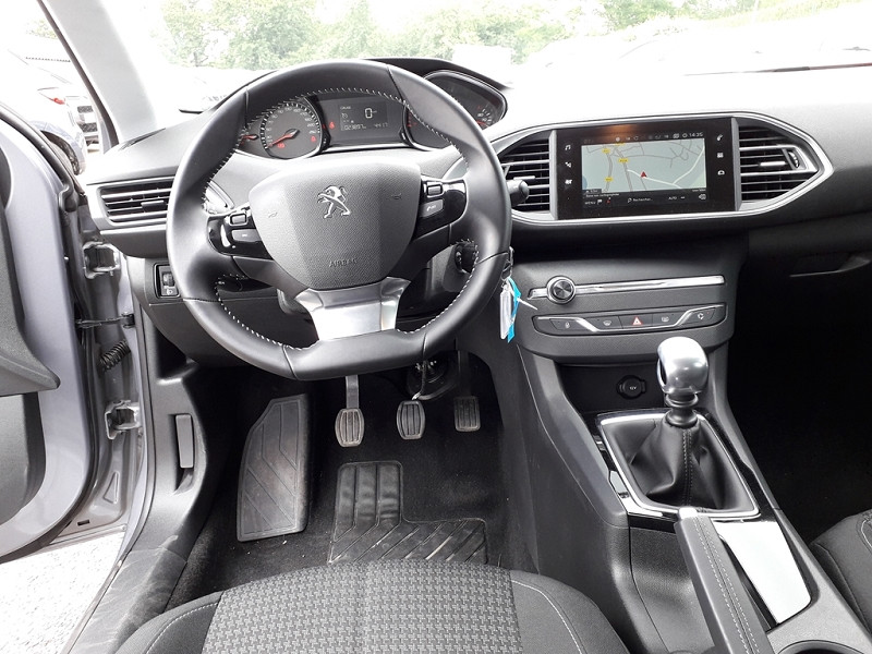 Photo 7 de l'offre de PEUGEOT 308 1.2 PURETECH 110CH E6.C S&S ACTIVE (COURROIE CHANGEE) à 9990€ chez Sevestre Automobiles