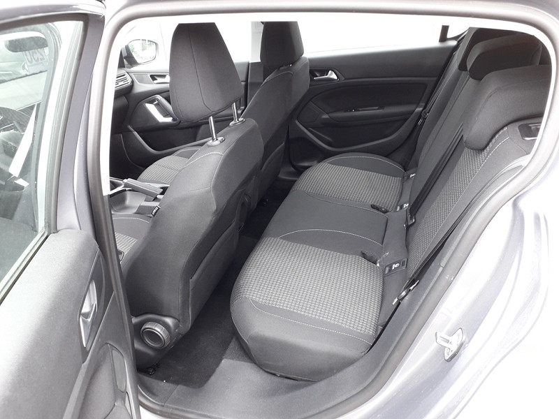 Photo 6 de l'offre de PEUGEOT 308 1.2 PURETECH 110CH E6.C S&S ACTIVE (COURROIE CHANGEE) à 9990€ chez Sevestre Automobiles