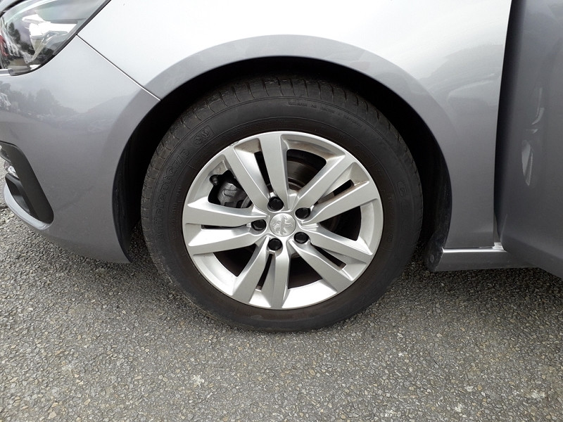 Photo 9 de l'offre de PEUGEOT 308 1.2 PURETECH 110CH E6.C S&S ACTIVE (COURROIE CHANGEE) à 9990€ chez Sevestre Automobiles